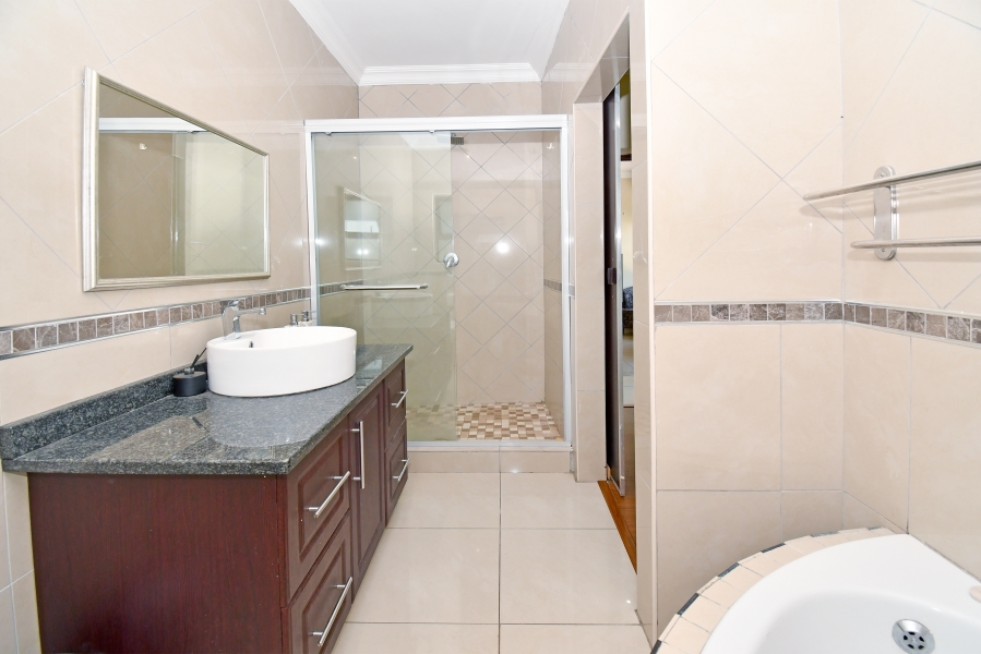 5 Bedroom Property for Sale in Blue Valley Golf Estate Gauteng