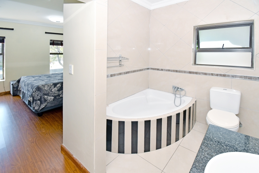 5 Bedroom Property for Sale in Blue Valley Golf Estate Gauteng