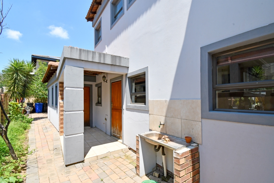 5 Bedroom Property for Sale in Blue Valley Golf Estate Gauteng