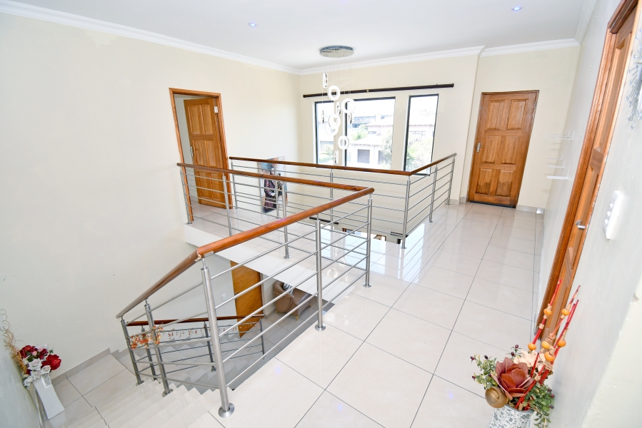 5 Bedroom Property for Sale in Blue Valley Golf Estate Gauteng