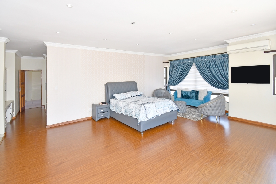 5 Bedroom Property for Sale in Blue Valley Golf Estate Gauteng