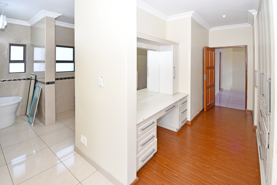 5 Bedroom Property for Sale in Blue Valley Golf Estate Gauteng