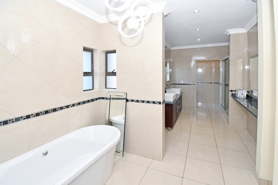 5 Bedroom Property for Sale in Blue Valley Golf Estate Gauteng