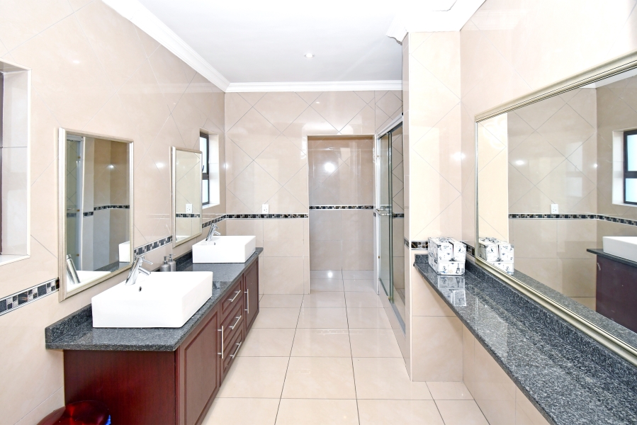 5 Bedroom Property for Sale in Blue Valley Golf Estate Gauteng