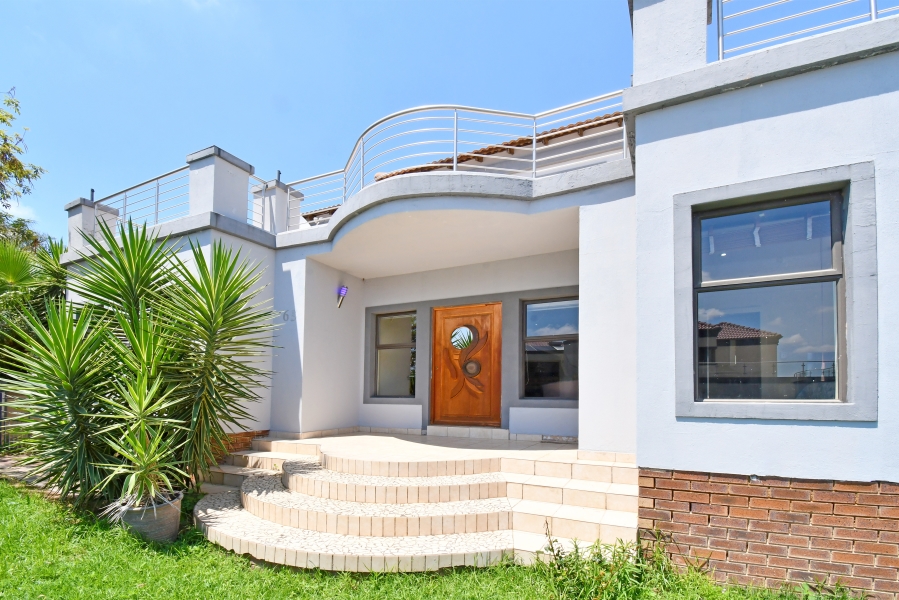 5 Bedroom Property for Sale in Blue Valley Golf Estate Gauteng