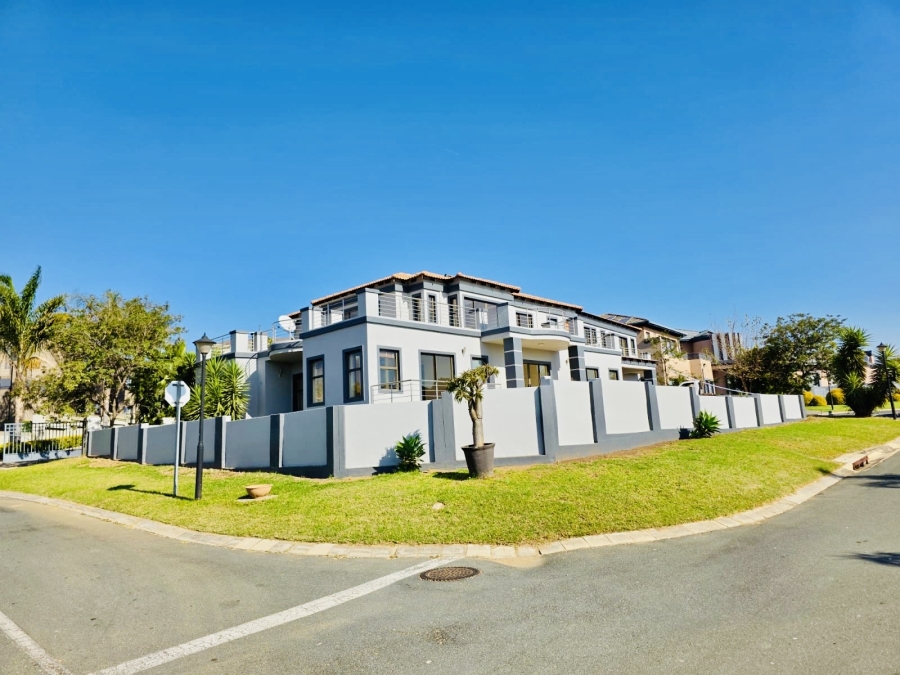 5 Bedroom Property for Sale in Blue Valley Golf Estate Gauteng