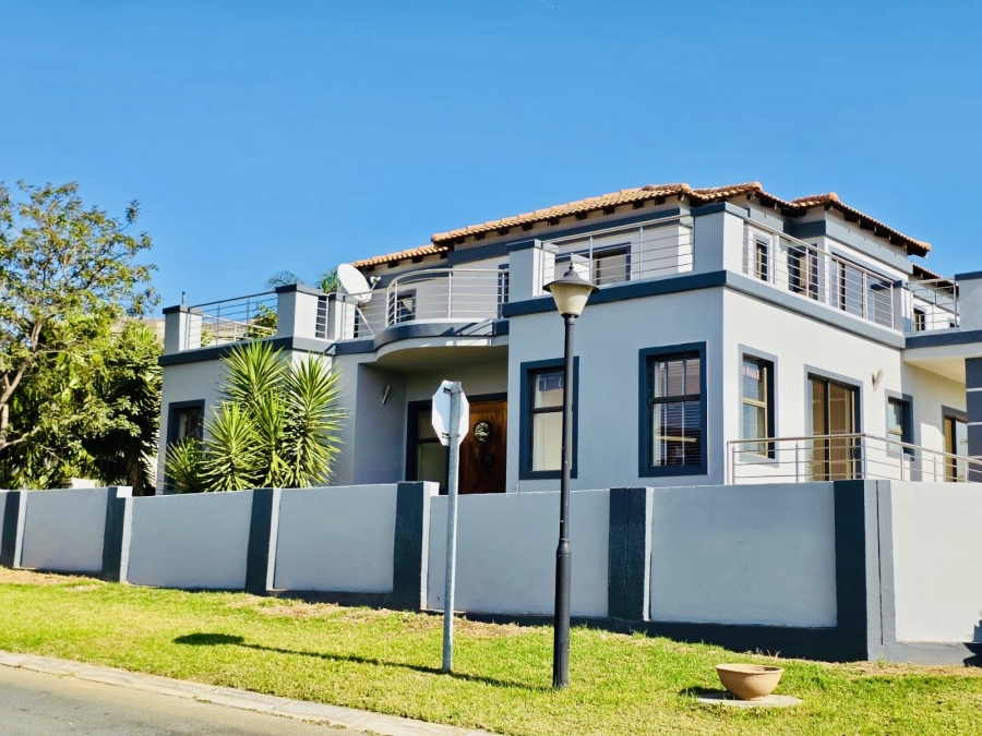 5 Bedroom Property for Sale in Blue Valley Golf Estate Gauteng