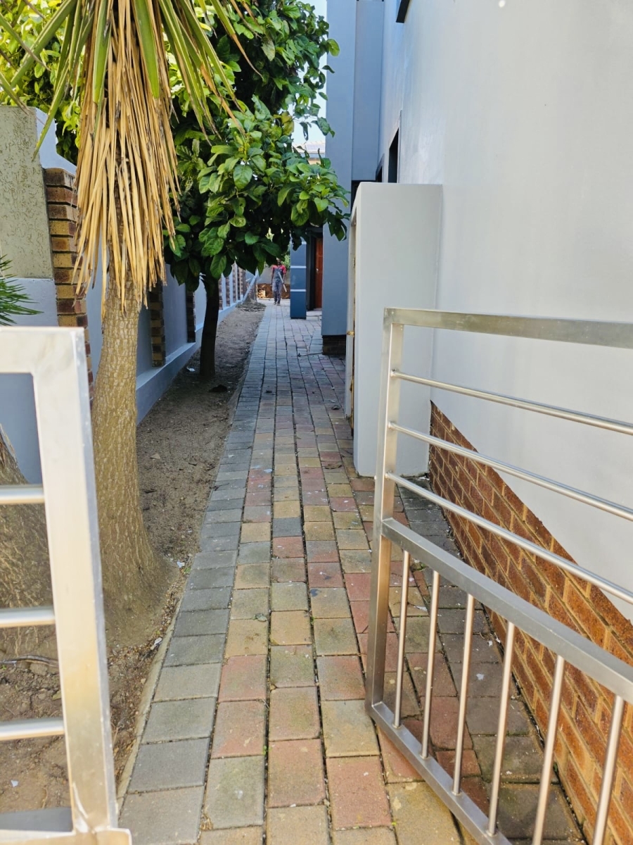 5 Bedroom Property for Sale in Blue Valley Golf Estate Gauteng