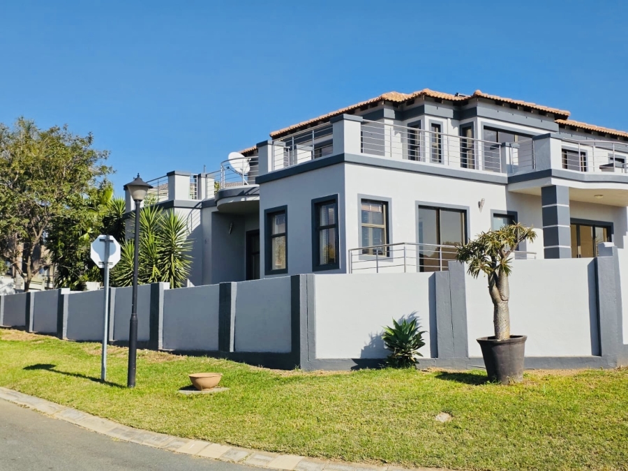5 Bedroom Property for Sale in Blue Valley Golf Estate Gauteng