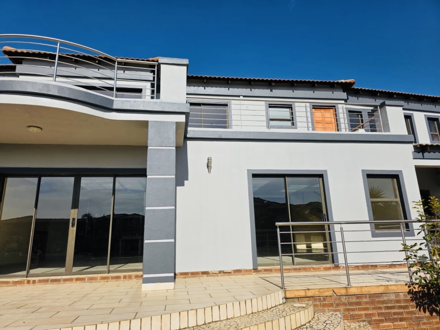 5 Bedroom Property for Sale in Blue Valley Golf Estate Gauteng