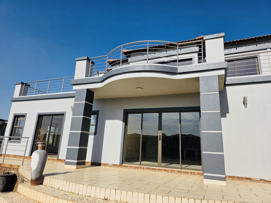 5 Bedroom Property for Sale in Blue Valley Golf Estate Gauteng