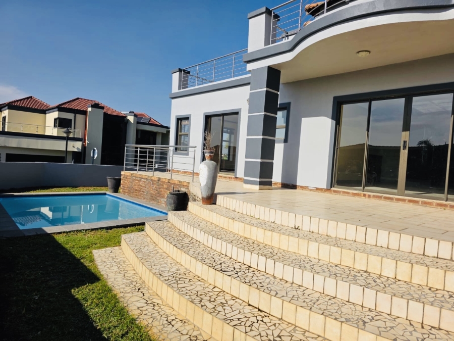5 Bedroom Property for Sale in Blue Valley Golf Estate Gauteng