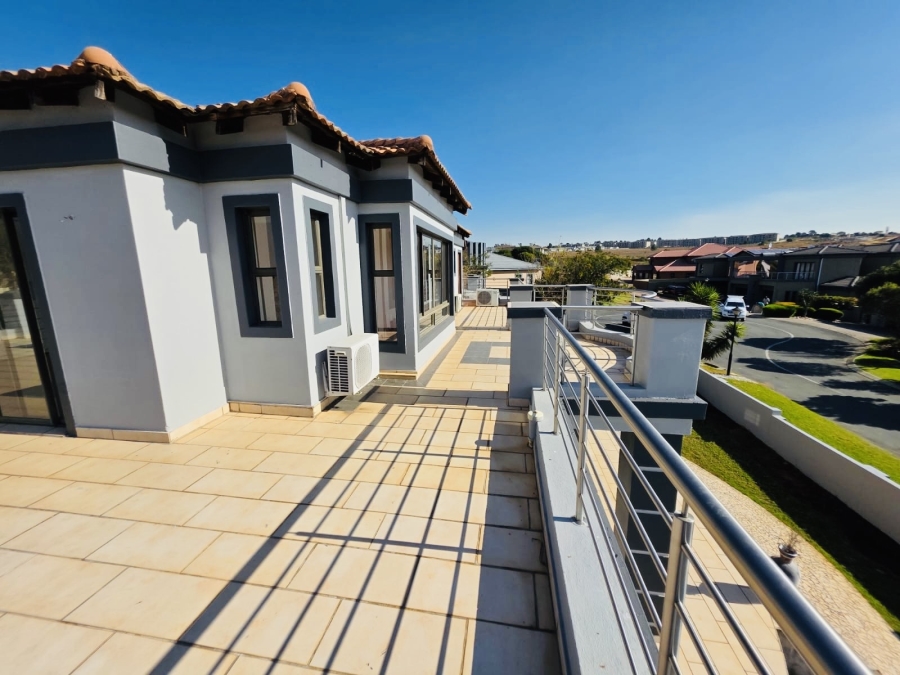 5 Bedroom Property for Sale in Blue Valley Golf Estate Gauteng
