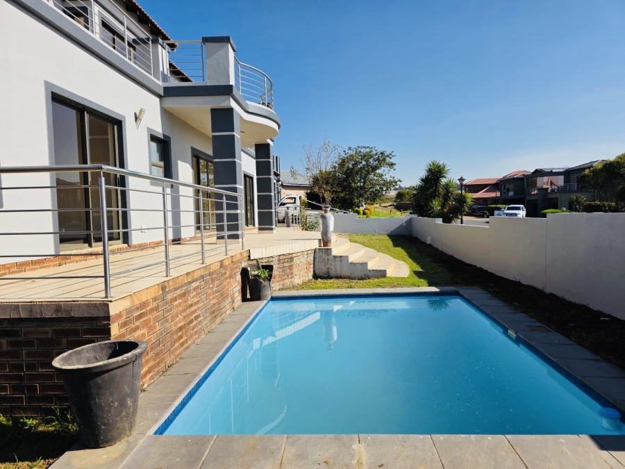 5 Bedroom Property for Sale in Blue Valley Golf Estate Gauteng