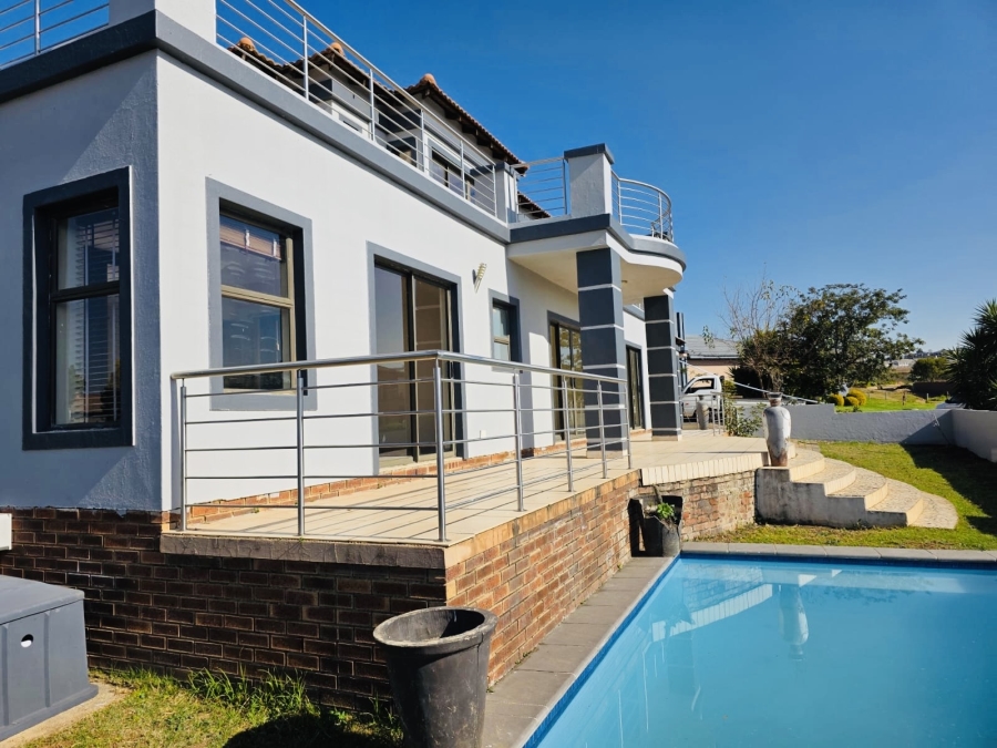 5 Bedroom Property for Sale in Blue Valley Golf Estate Gauteng