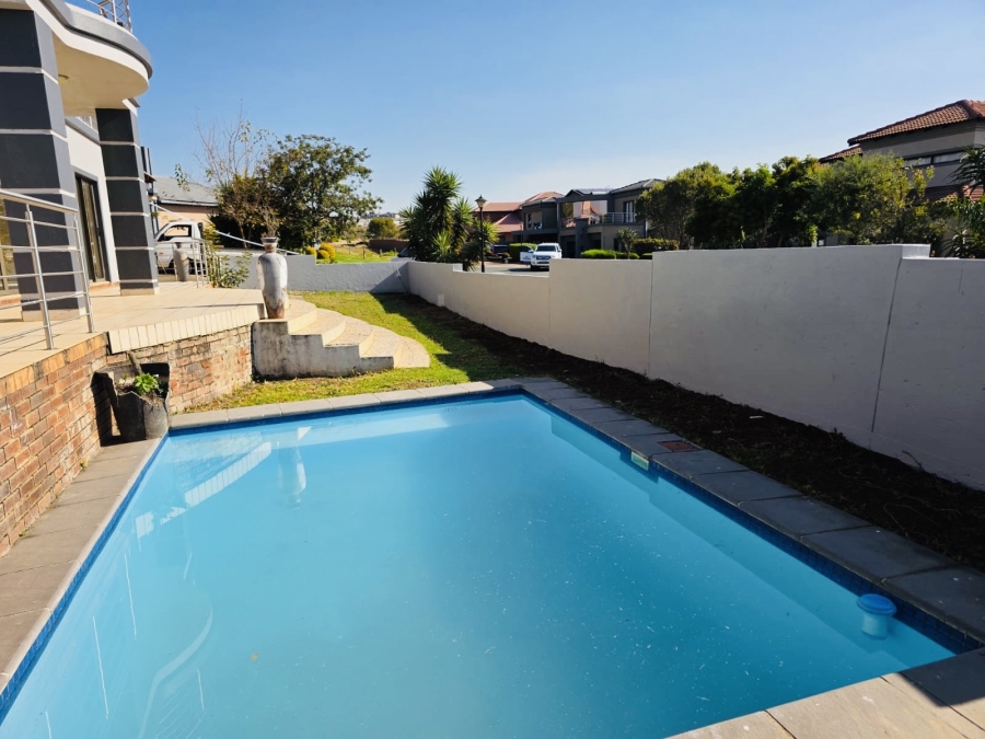 5 Bedroom Property for Sale in Blue Valley Golf Estate Gauteng