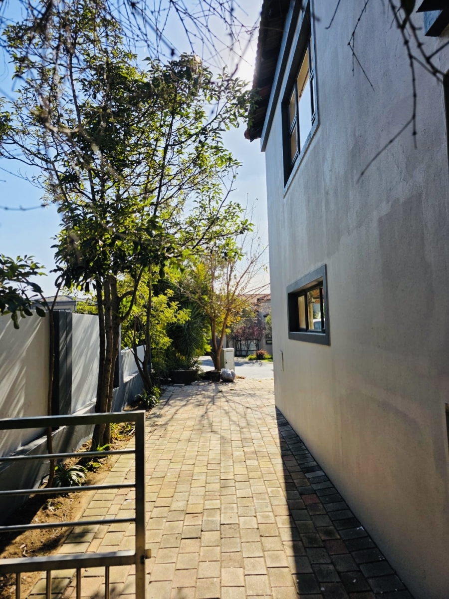5 Bedroom Property for Sale in Blue Valley Golf Estate Gauteng