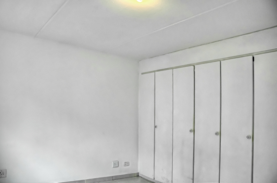 2 Bedroom Property for Sale in Vorna Valley Gauteng