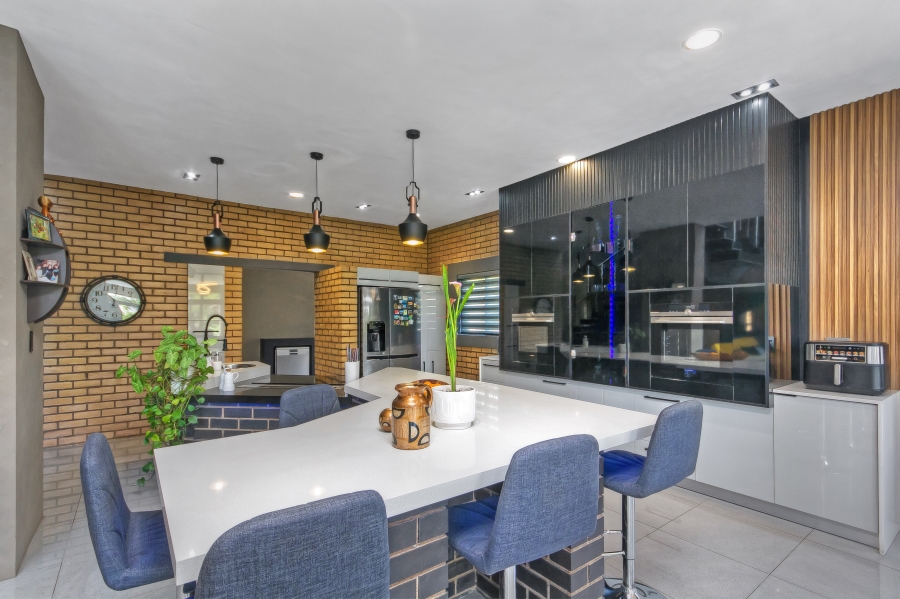 4 Bedroom Property for Sale in Carlswald Gauteng