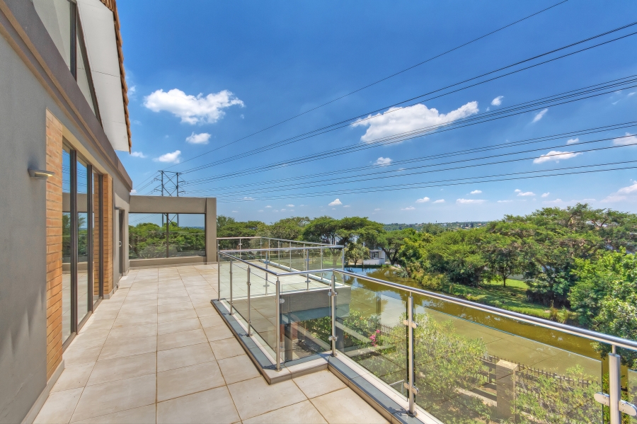 4 Bedroom Property for Sale in Carlswald Gauteng