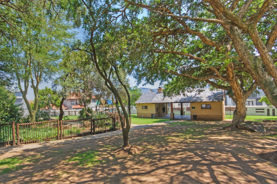 4 Bedroom Property for Sale in Carlswald Gauteng