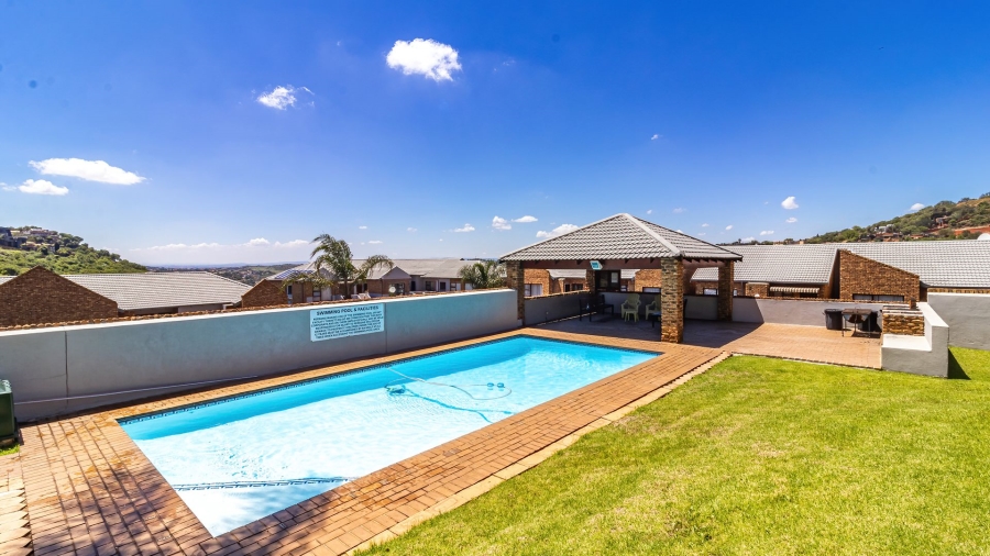 2 Bedroom Property for Sale in Bassonia Gauteng