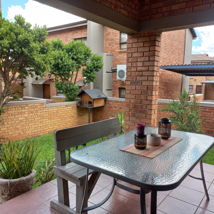 3 Bedroom Property for Sale in Helderkruin Gauteng