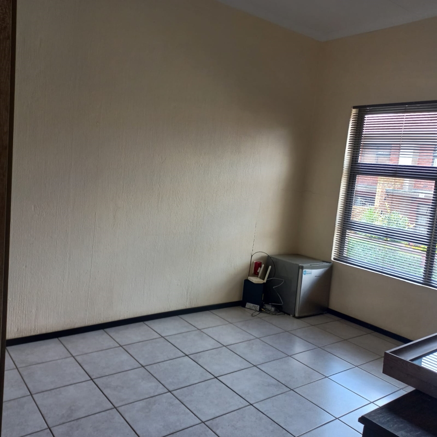 3 Bedroom Property for Sale in Helderkruin Gauteng