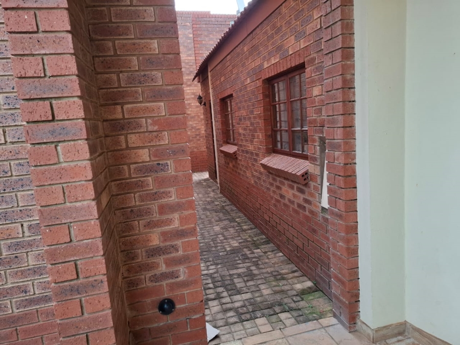 3 Bedroom Property for Sale in Hillshaven Gauteng