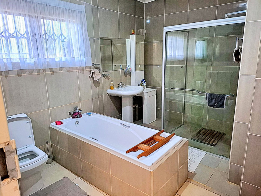 3 Bedroom Property for Sale in Hillshaven Gauteng