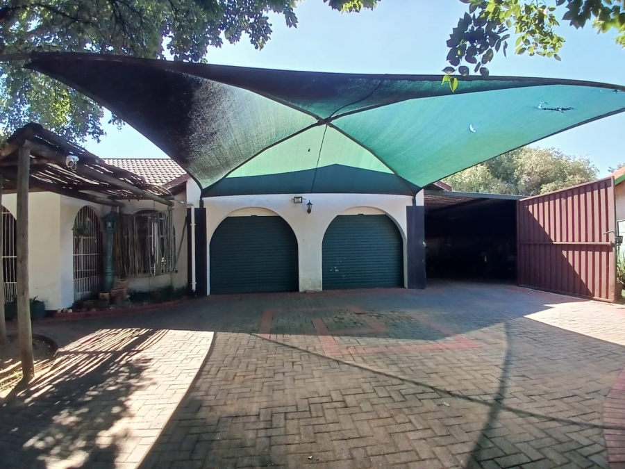 3 Bedroom Property for Sale in Helikonpark Gauteng