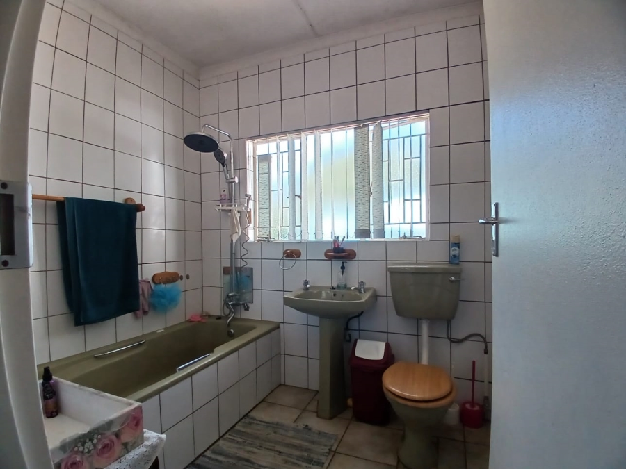 3 Bedroom Property for Sale in Helikonpark Gauteng