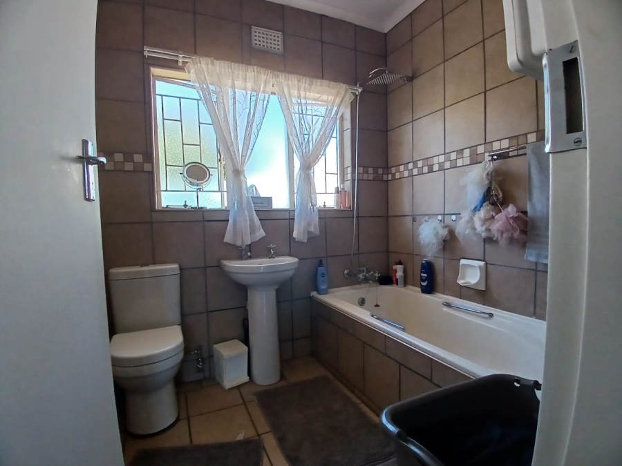 3 Bedroom Property for Sale in Helikonpark Gauteng
