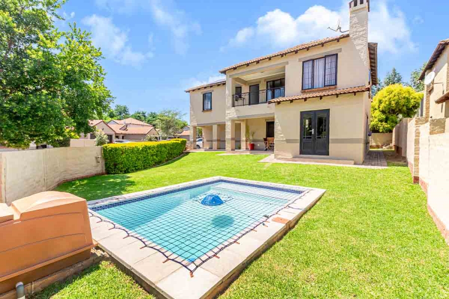 4 Bedroom Property for Sale in Bloubosrand Gauteng