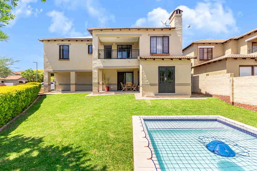 4 Bedroom Property for Sale in Bloubosrand Gauteng