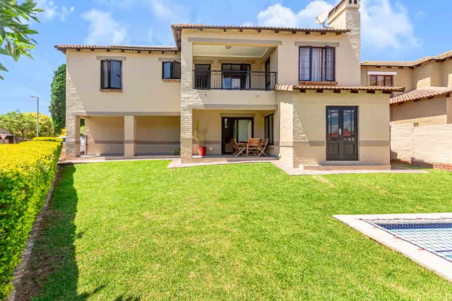 4 Bedroom Property for Sale in Bloubosrand Gauteng