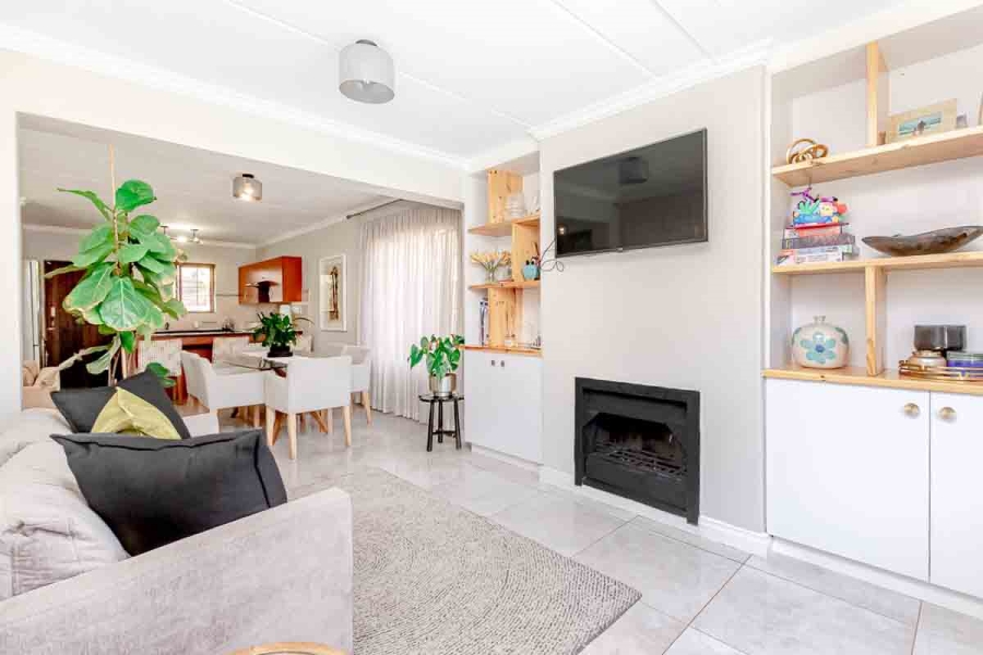 4 Bedroom Property for Sale in Bloubosrand Gauteng