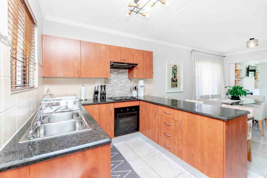 4 Bedroom Property for Sale in Bloubosrand Gauteng