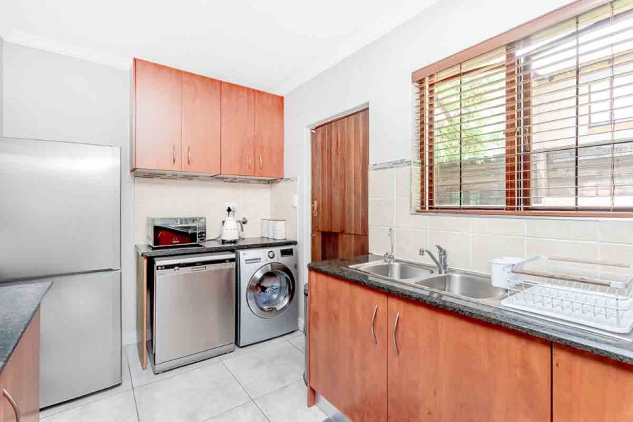 4 Bedroom Property for Sale in Bloubosrand Gauteng