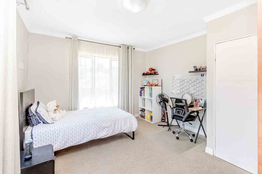 4 Bedroom Property for Sale in Bloubosrand Gauteng