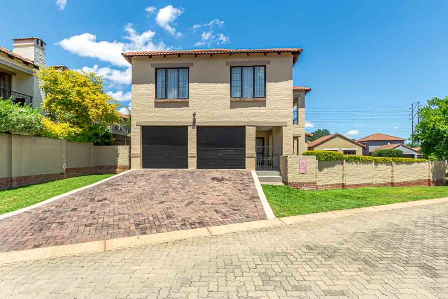 4 Bedroom Property for Sale in Bloubosrand Gauteng