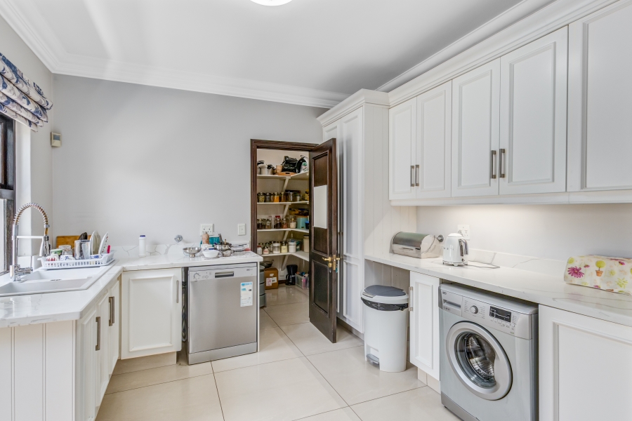 To Let 6 Bedroom Property for Rent in Dainfern Golf Estate Gauteng