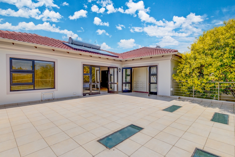 To Let 6 Bedroom Property for Rent in Dainfern Golf Estate Gauteng