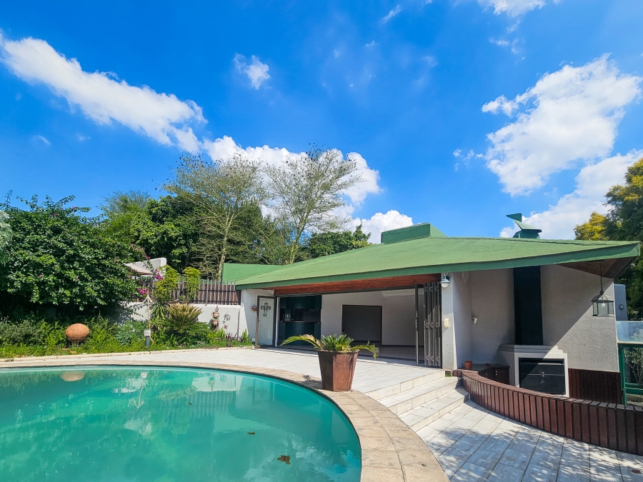 4 Bedroom Property for Sale in Faerie Glen Gauteng