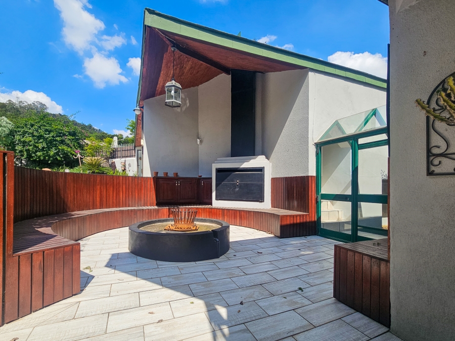 4 Bedroom Property for Sale in Faerie Glen Gauteng