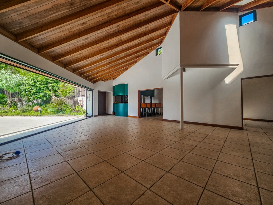 4 Bedroom Property for Sale in Faerie Glen Gauteng