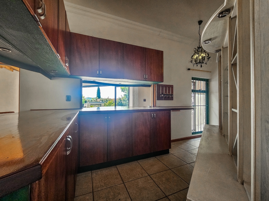 4 Bedroom Property for Sale in Faerie Glen Gauteng
