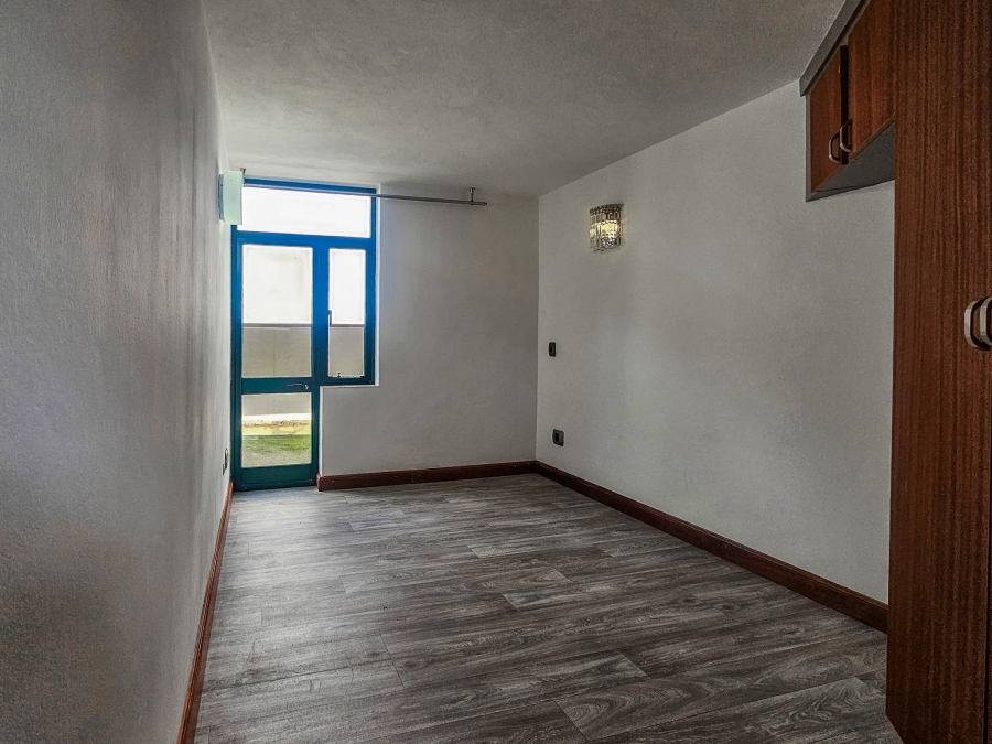 4 Bedroom Property for Sale in Faerie Glen Gauteng