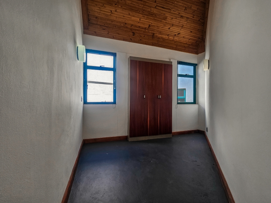 4 Bedroom Property for Sale in Faerie Glen Gauteng