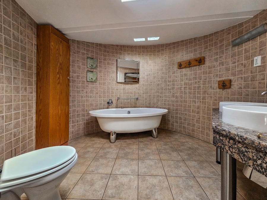 4 Bedroom Property for Sale in Faerie Glen Gauteng